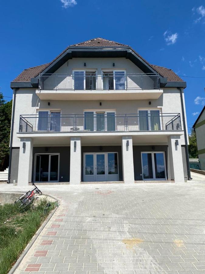 Balkon Apartmanhaz Panzio Frühstückspension *